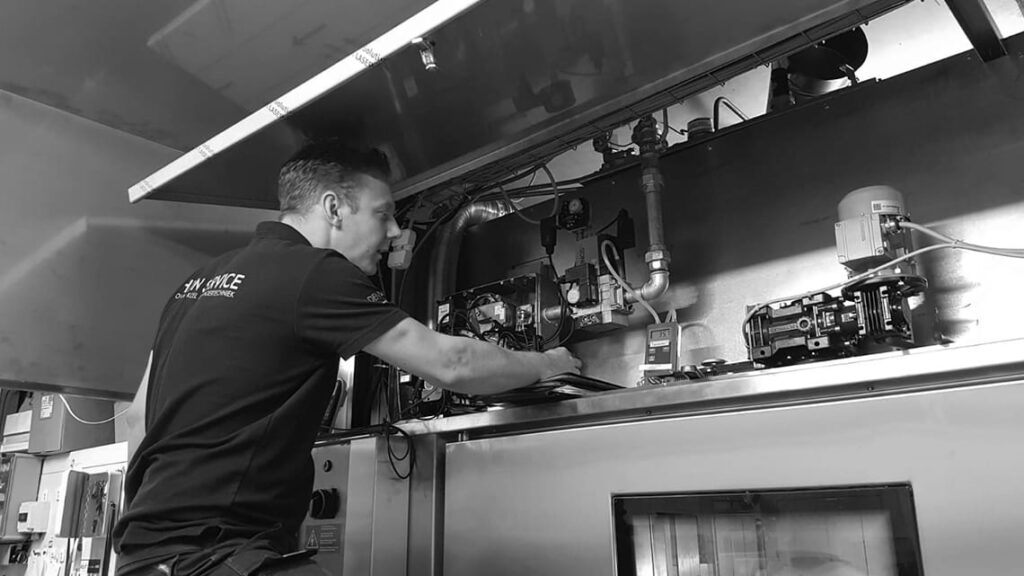 Wij zijn gespecialiseerd in het onderhoud van HEIN bakkerijovens, branders en koeltechniek. Groot voordeel is dat we kennis van ovens en branders combineren en dat een onderhoudsbeurt dus in één moeite door gaat.